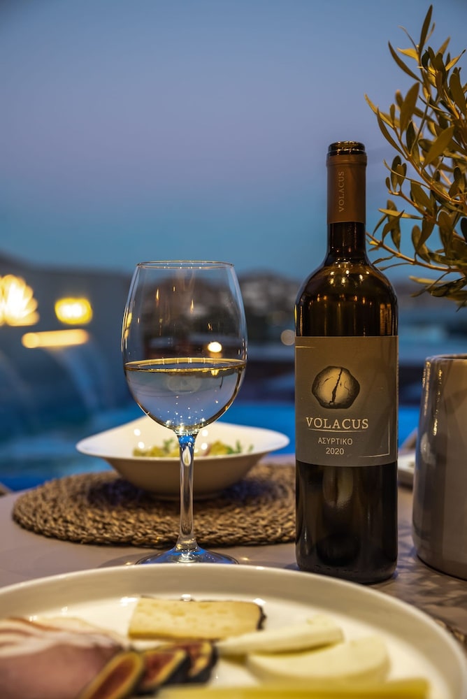 Coocono Tinos Private Villas