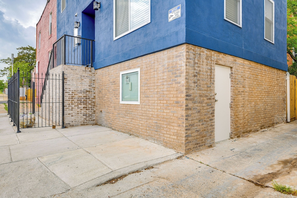 Baltimore Townhome w/ Private Rooftop Patio! view 3