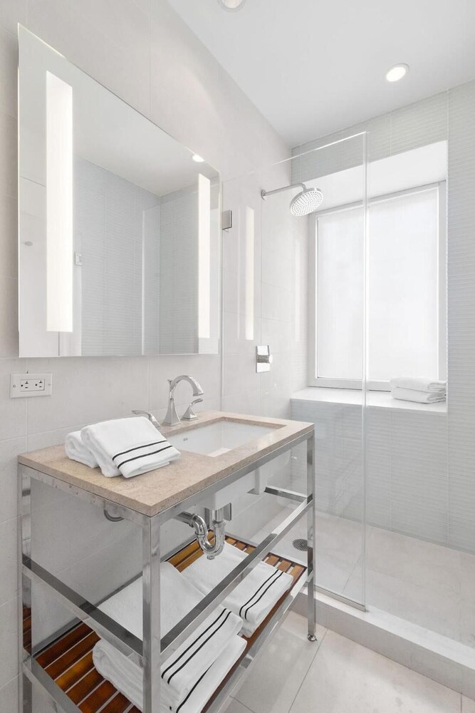 4 Bedroom Luxury Apartment - Grand Opening Promotion - 2