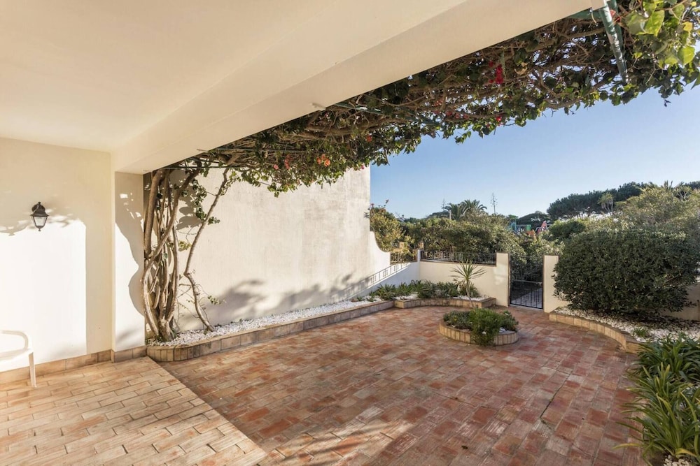 Beautiful Villa in Praia da Salema max 6 People view 5