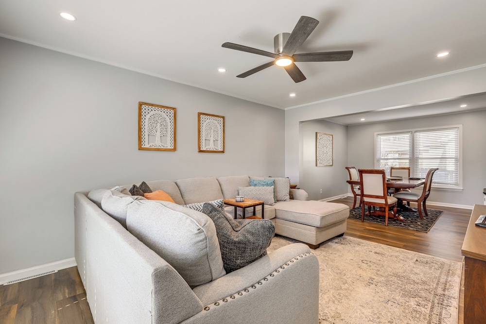 10 Mi to Downtown Macon: Family Home w/ Patio!