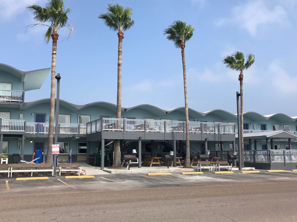 Blue Wave Inn view 4