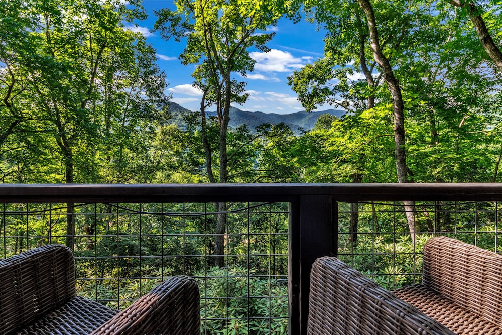 The Upper Deck
