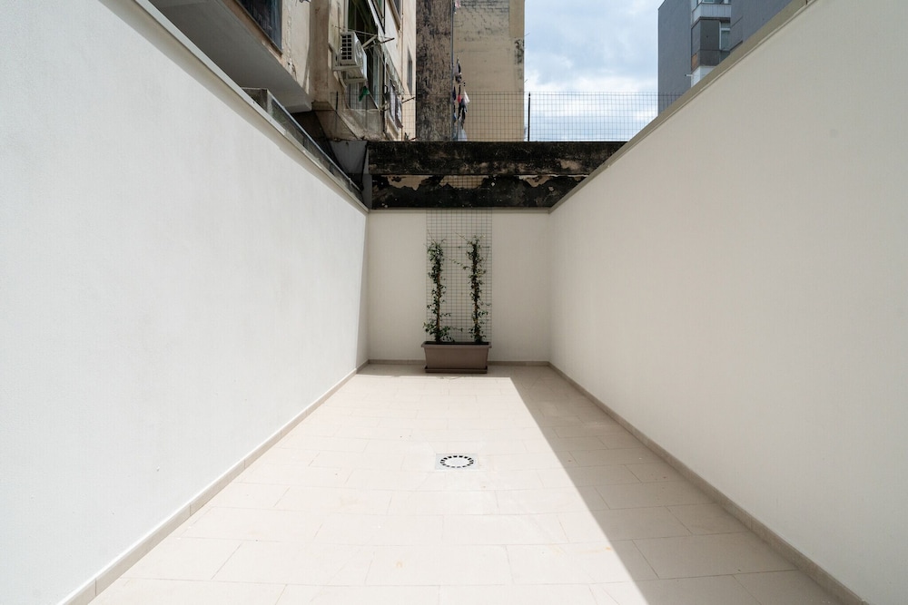 The Urban Nest White and Grey by Wonderful Italy