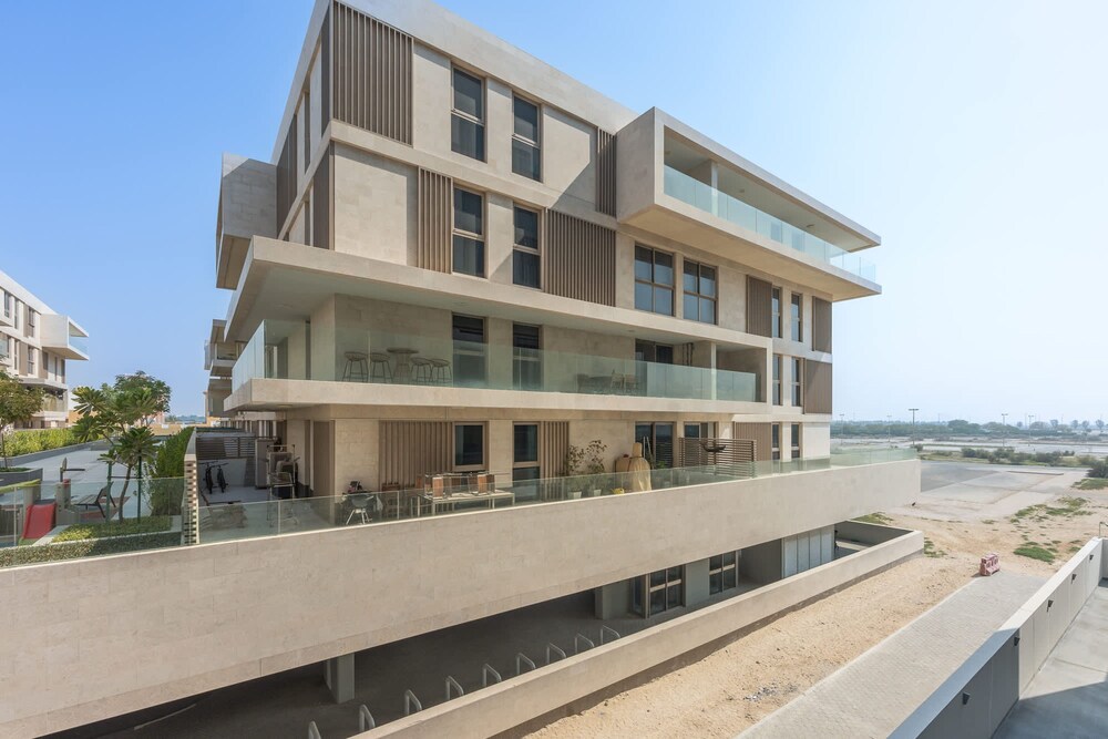 Contemporary 2BR in Azizi Greenfield - Meydan