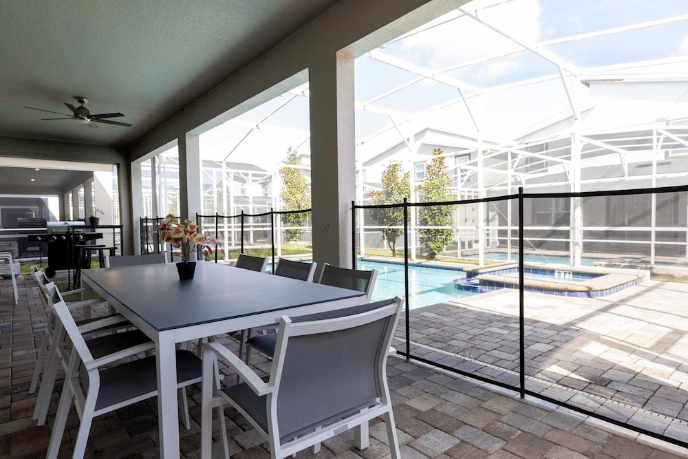 Luxury 9BR Villa Poolside Bliss n Pool Table Fun