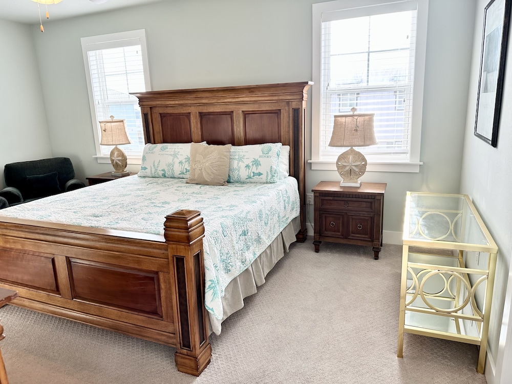 Camp David 4 Bedroom Cottage by RedAwning