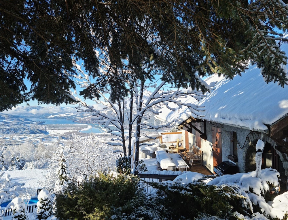 Holiday Home With Sauna, Saint-sauveur