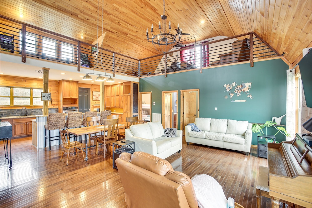 Bethpage Home w/ Private Hot Tub Game Room! - Property Image 27