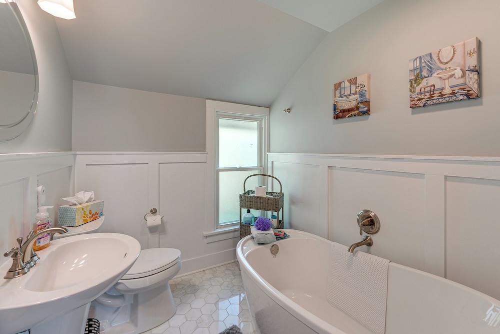 Lake Geneva Family Gem w/ Fenced Dog Run!