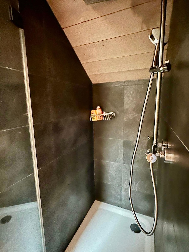 5 BR Gstaad Paradise View Chalet With Outdoor Jacuzzi