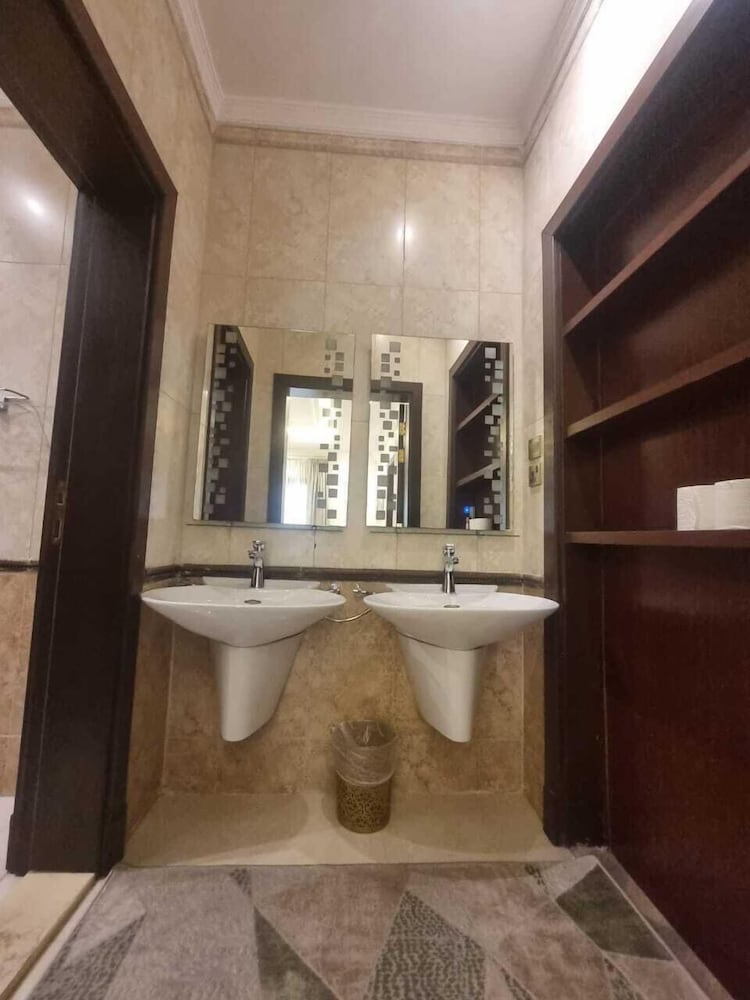 Hometel Khozama Jed