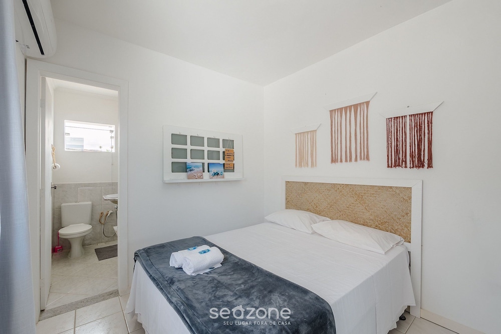 Spacious House w/ Pool in Guarajuba Cag0003