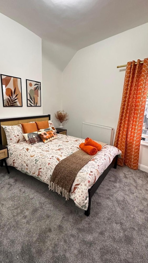 Llangollen Retreat With Stunning Views of the Castle