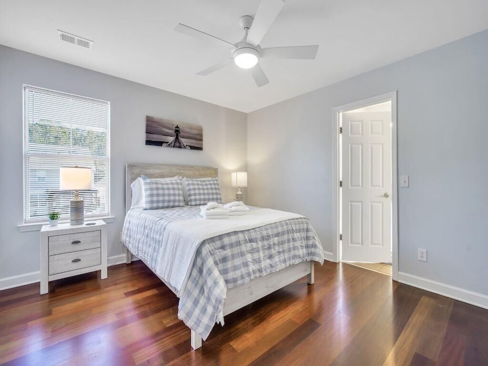 Coastal Quarters in Bluffton - Dog Friendly! Bluffton Park Lowcountry Charmer