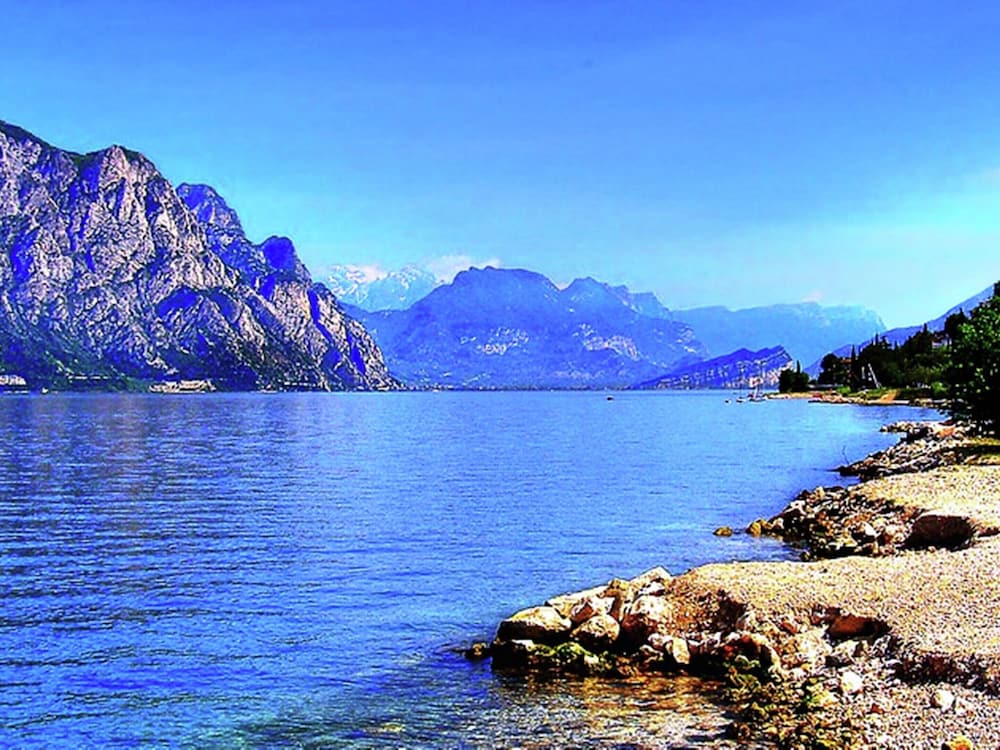 Shimmering Serenity in Pastrengo view 4