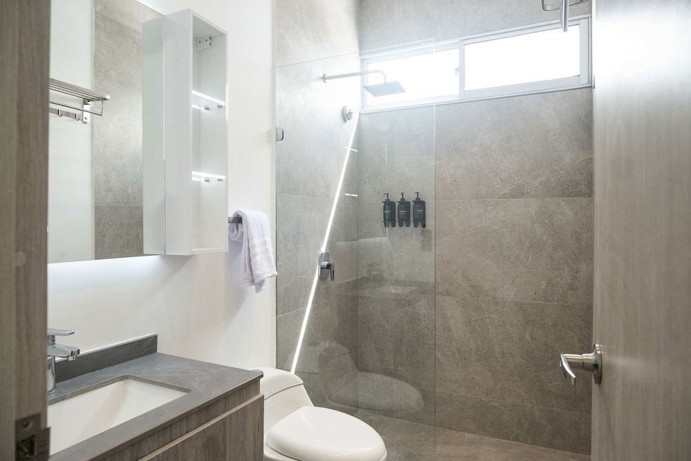 w Trendy 2BR in the Heart of Bocagrande