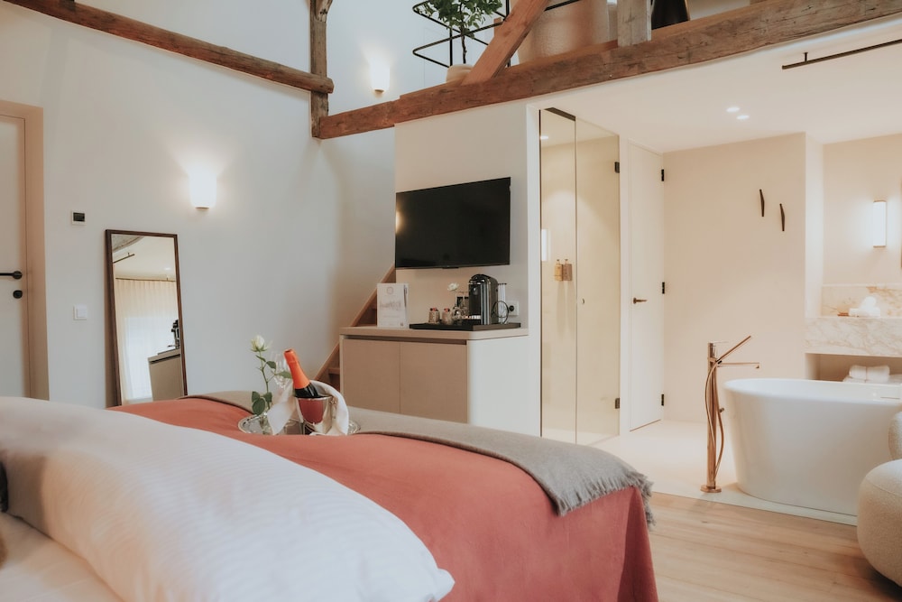 The Burgundy - Boutique B&B