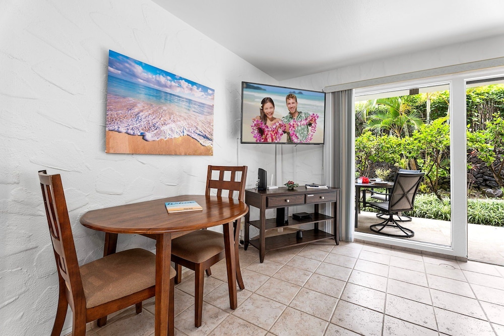Oceanfront Complex - Updated Ground-floor Condo w/ AC & 2 Pools - Vrkcv