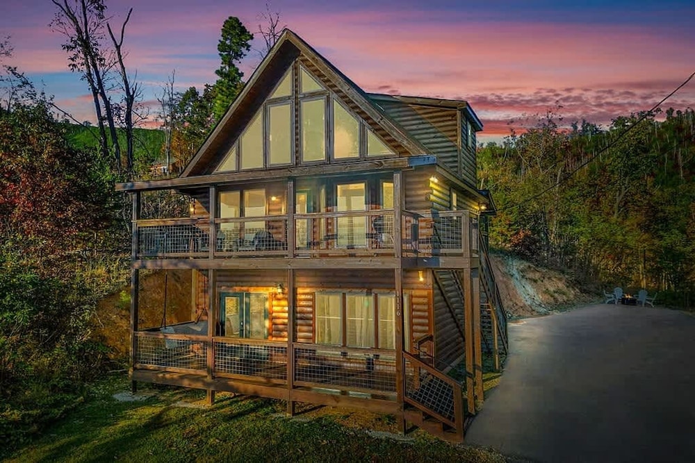Mountain Views Sauna Hot Tub Fire Pit