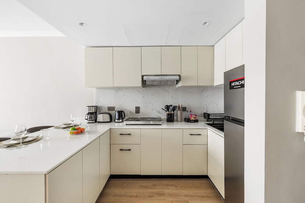1BR by the Lake Near DMCC Metro Station