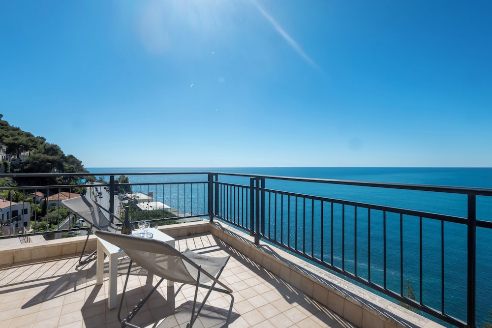 Sky & Sea Apartment by Wonderful Italy