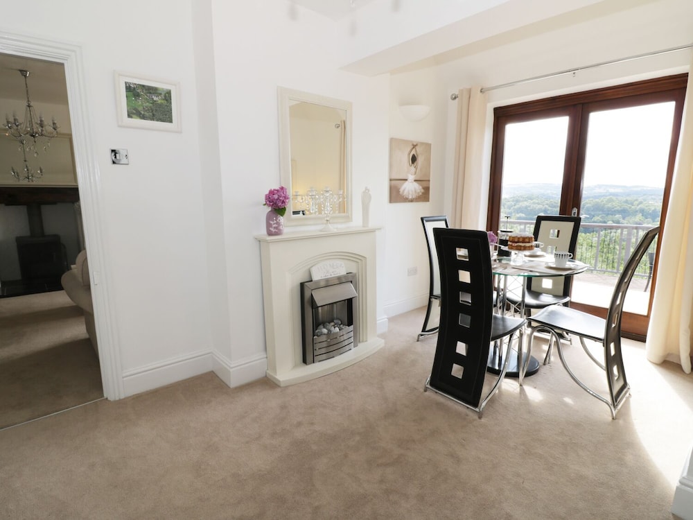 Hillview Cottage