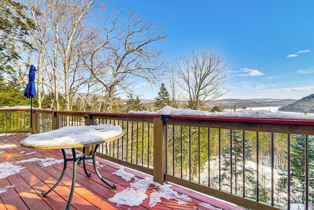 Private Hot Tub & Sauna: Bryant Pond Retreat!