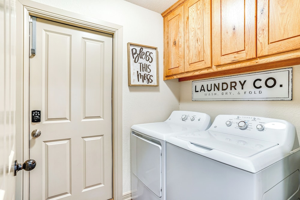 Charming Home w/ Chiminea in Weatherford!