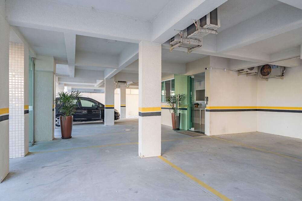 2-bed Apt w/ BBQ - Downtown Bombinhas Caa103