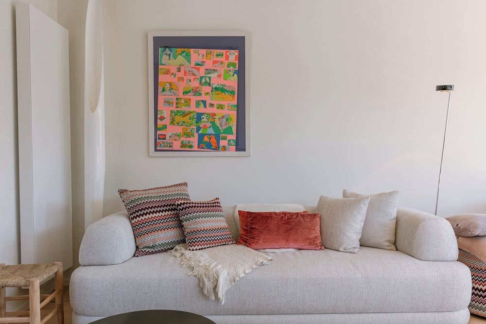 The Sassy Summit - Chic Comfort Views Good Vibe