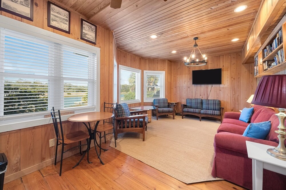 Laughin Place I 1 Bedroom Home by Peace Vacations