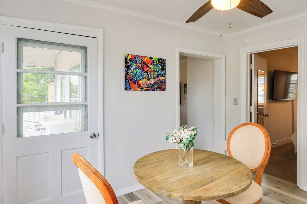 5 Blocks to Beach: Apt w/ Balcony in Ocean Grove!