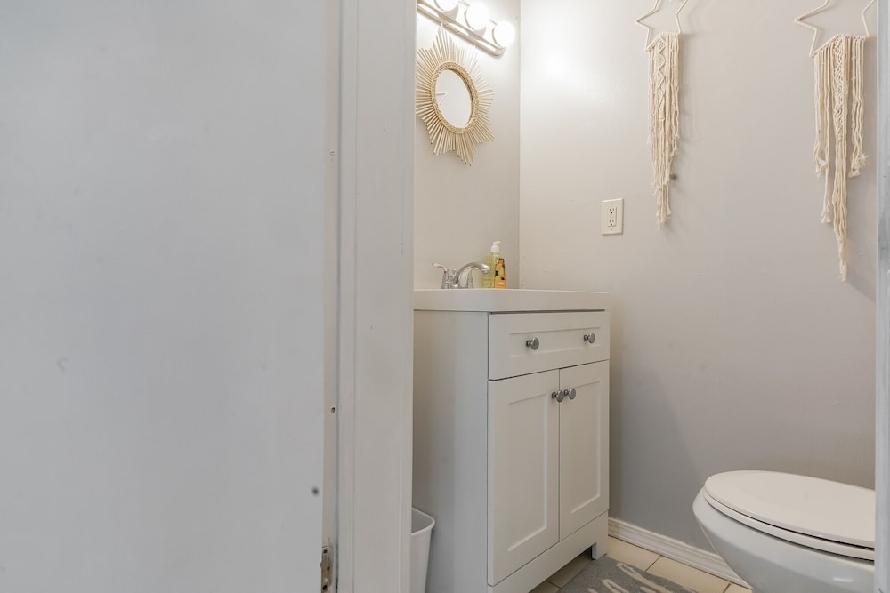 Spacious 3 Bedroom Home With Full Kitchen - Minutes From ATL Airport! 3 Home by Redawning view 5
