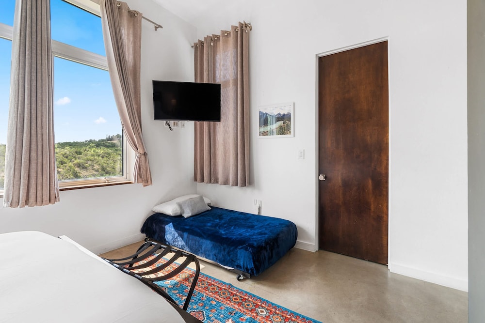 Luxury 4BR Hilltop Retreat With Scenic Views