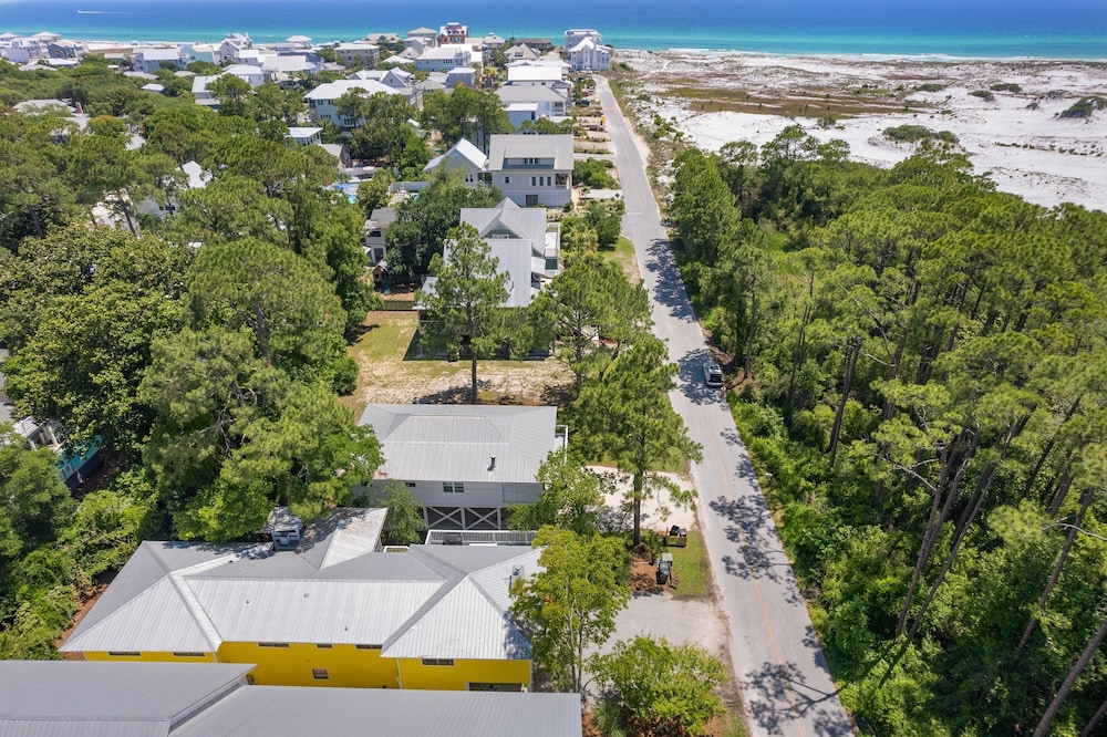 As You Like It by Avantstay Steps to Beach Bikes Sleeps 18