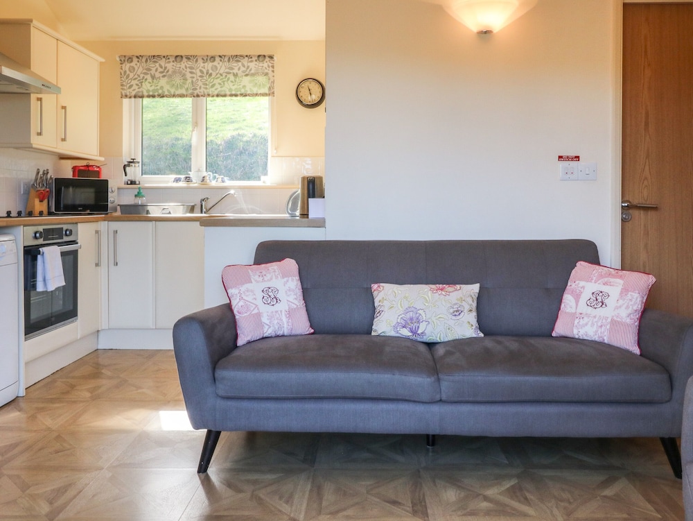 12 Manleigh Park