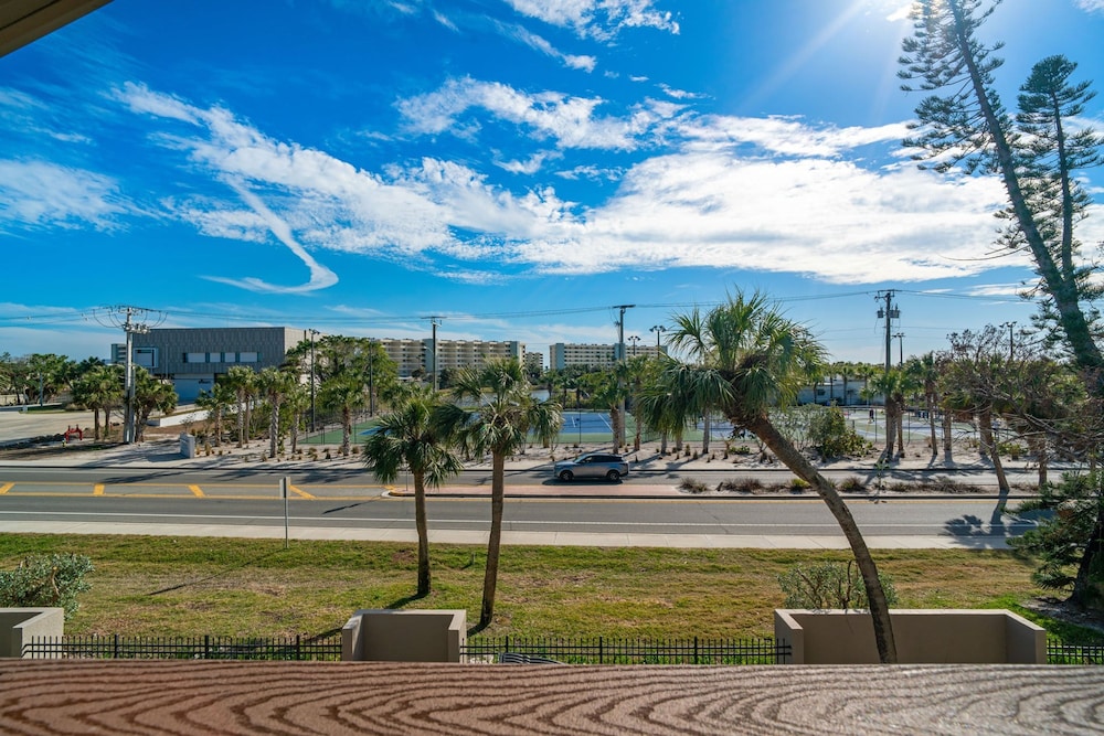 Upgraded Lake House Condo 1min To Siesta Key Beach