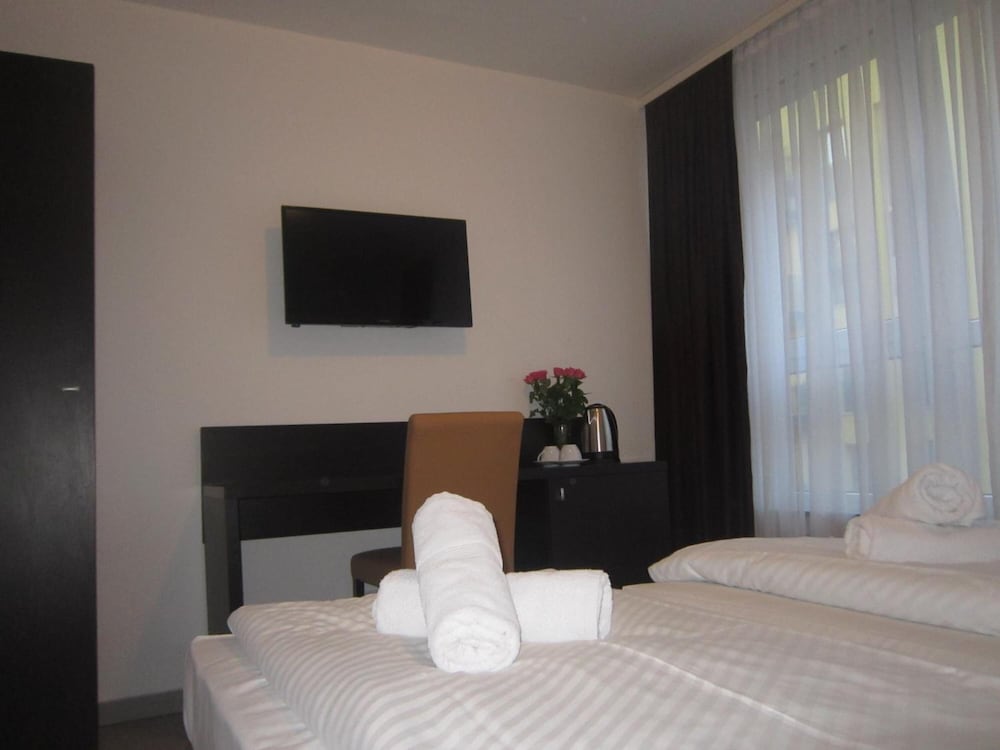 Frankfurt Vacations - Mosel Hotel Frankfurt - Property Image 7