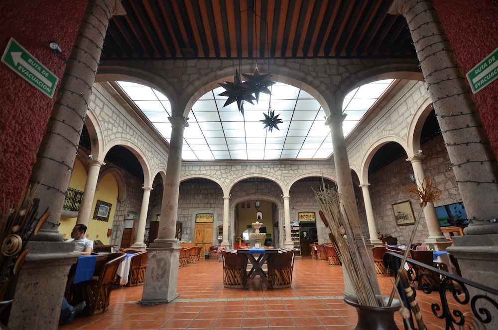 Howard Johnson Calle Real Morelia - Property Image 47