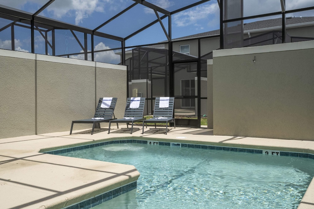 Fantastic 4 Bd W/ Pool @ Storey Lake Resort 2709
