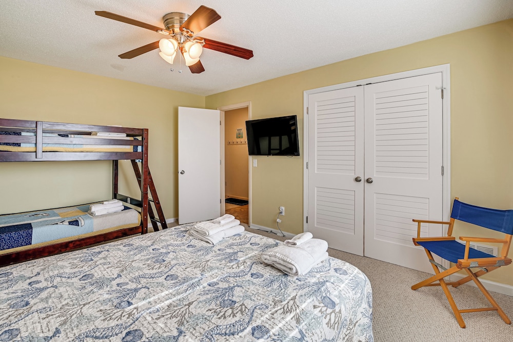 Oceanfront Condo w/ Pool Access in Surfside Beach!
