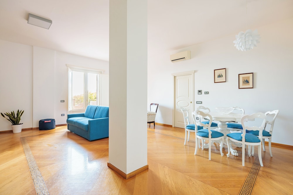 Terrazza Aphrodite by Napoliapartments