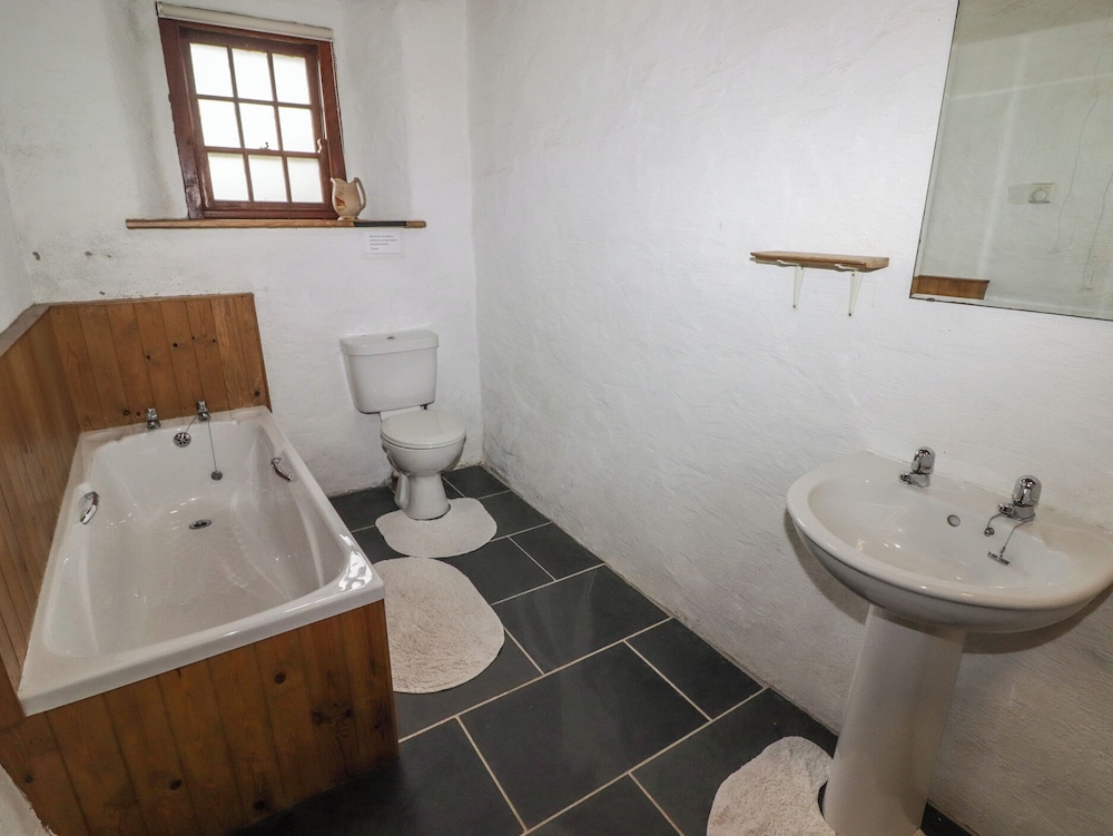 Panteurig Cottage