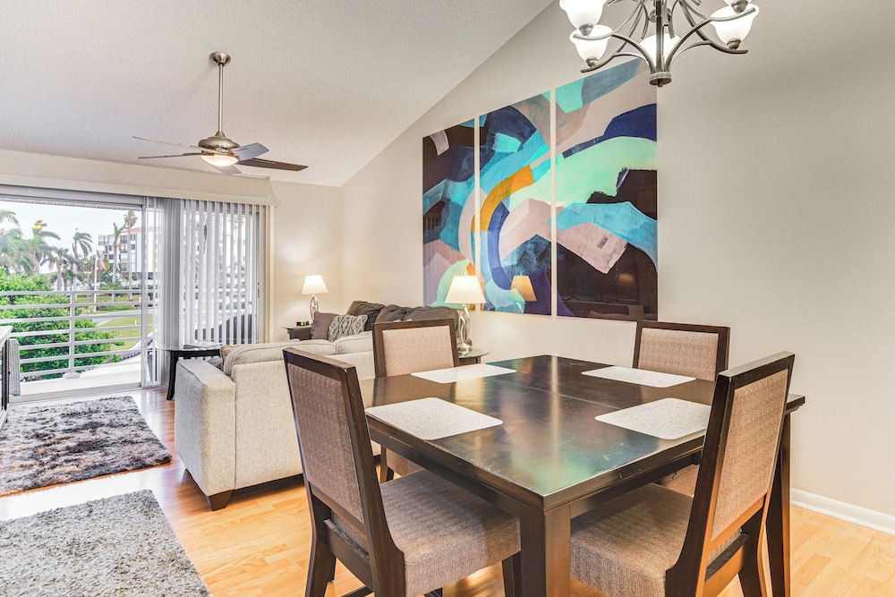 Resort Perks: Condo w/ Private Balcony in St Pete!