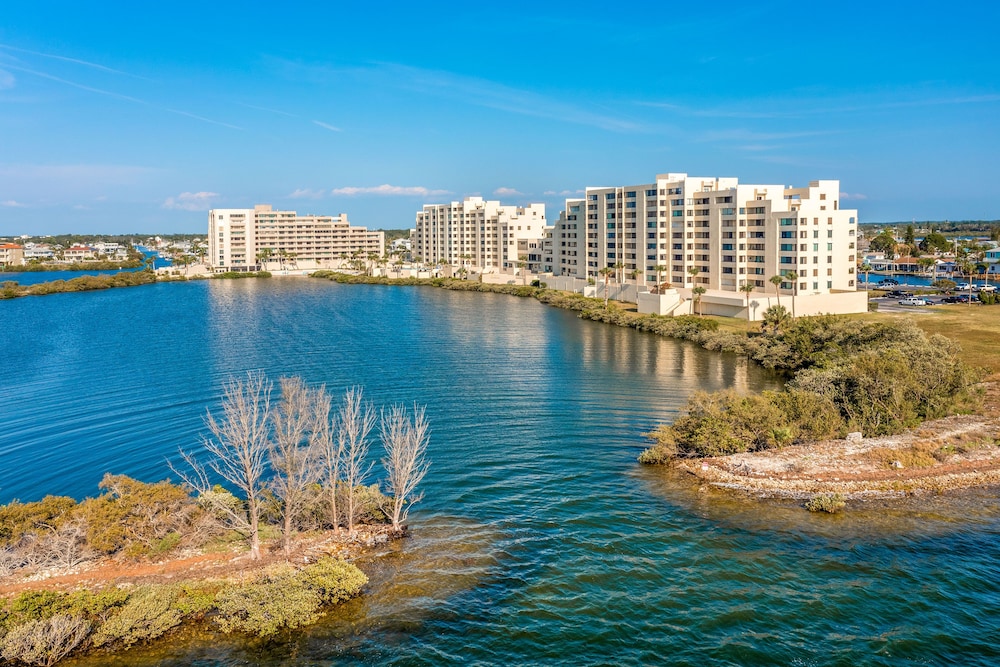 Tropical Hudson Retreat w/ Pool & Tennis Courts! view 3