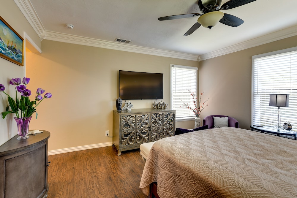 2 Mi to Beach: Galveston Vacation Rental!