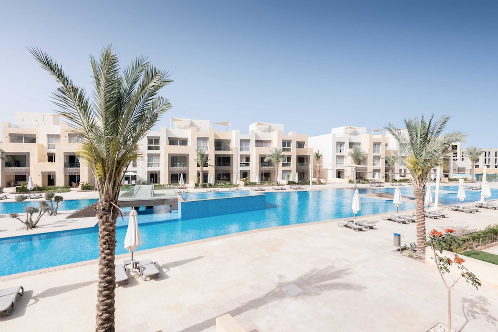 Xuru Stays I Exotic 1bdr w/ Outdoor Terrace Pool & Beach Access