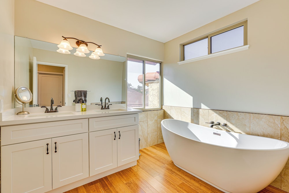 Hike, Golf & Explore: Large Phoenix Home w/ Grill