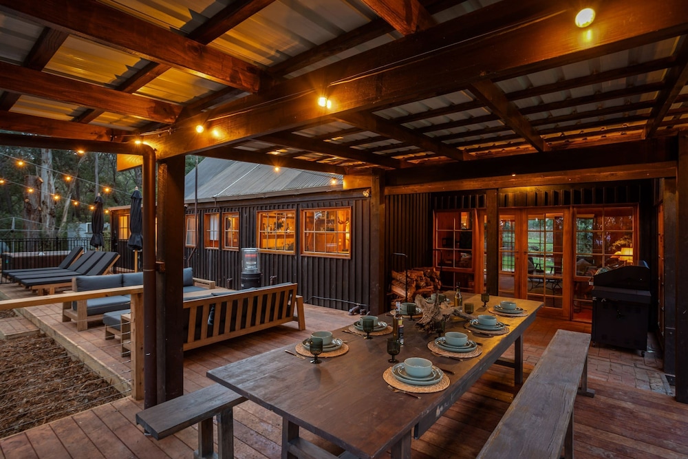 Onyx Retreat Healesville Luxury Lodge x Hot Tub
